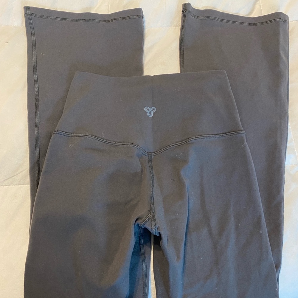 Aritzia Grey Flare Leggings with Subtle Center Back Logo
